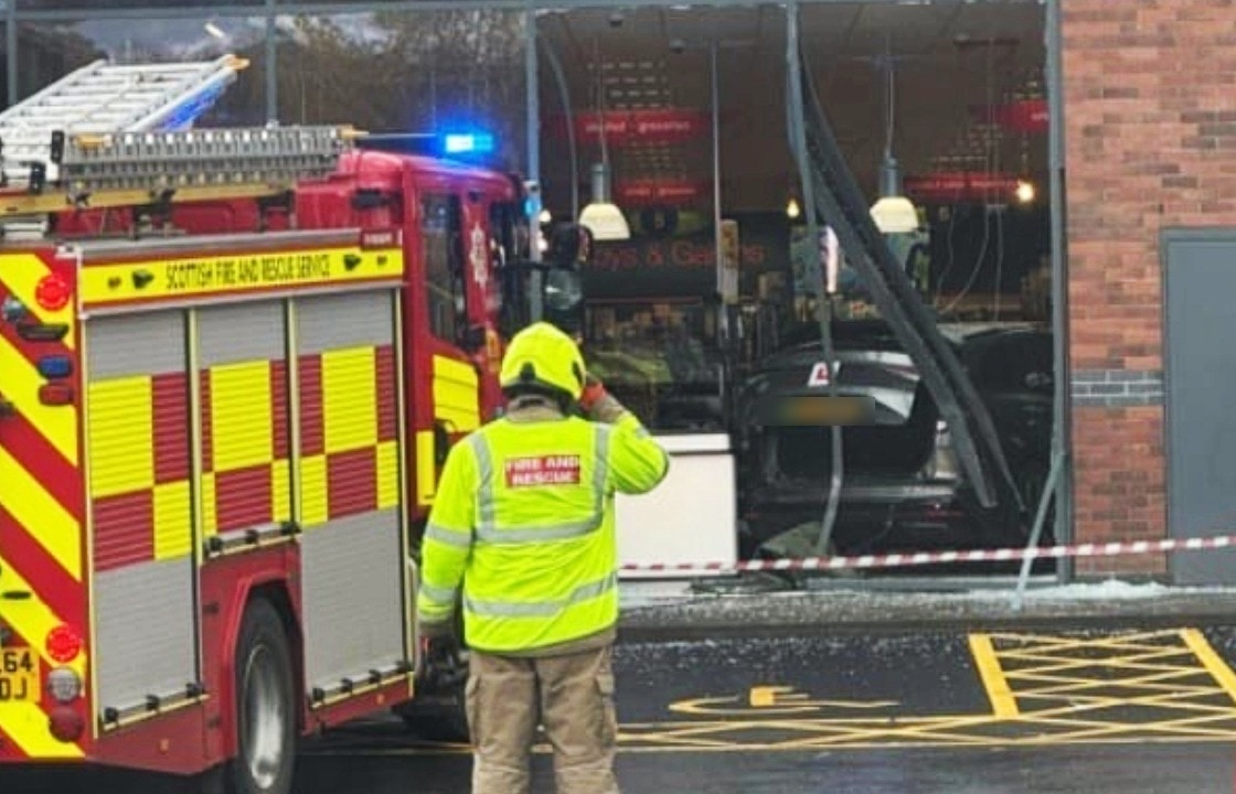 Two cut from car after ‘learner’ driver crashes into Milngavie Home Bargains shop