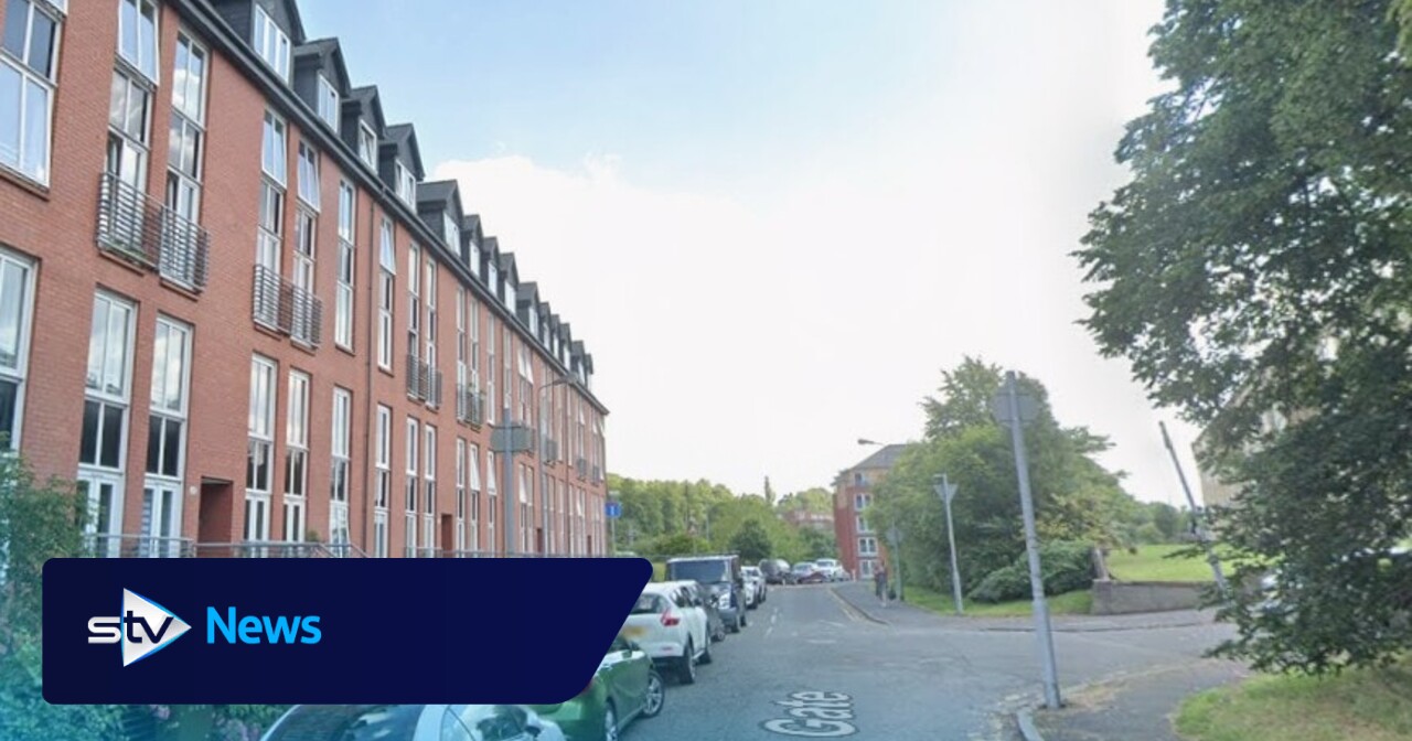 Building evacuated in Glasgow after man found dead in flat | STV News