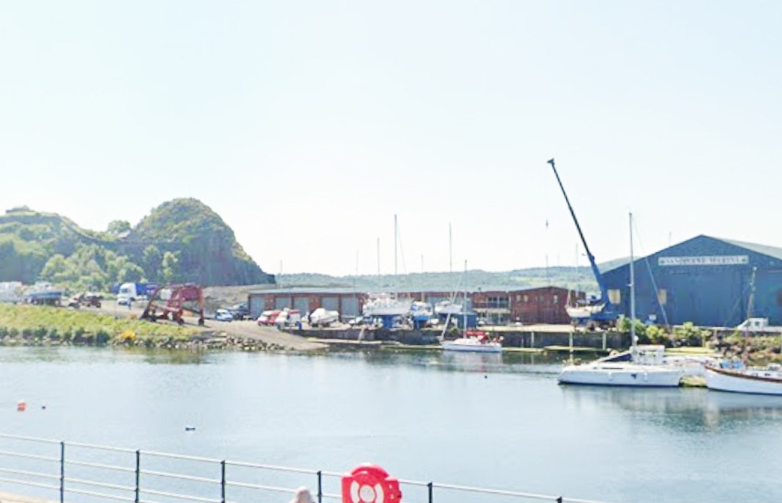 Body pulled from water at Dumbarton boatyard