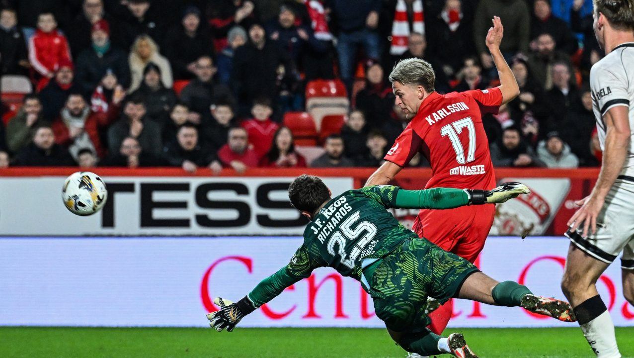 Jesper Karlsson earns Aberdeen a point at home in 1-1 draw with Dundee United
