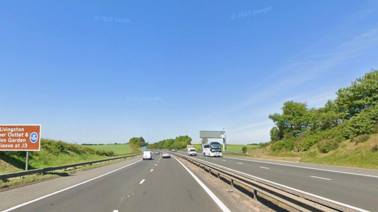 Multi-vehicle crash leaves debris on M8 as lane closed