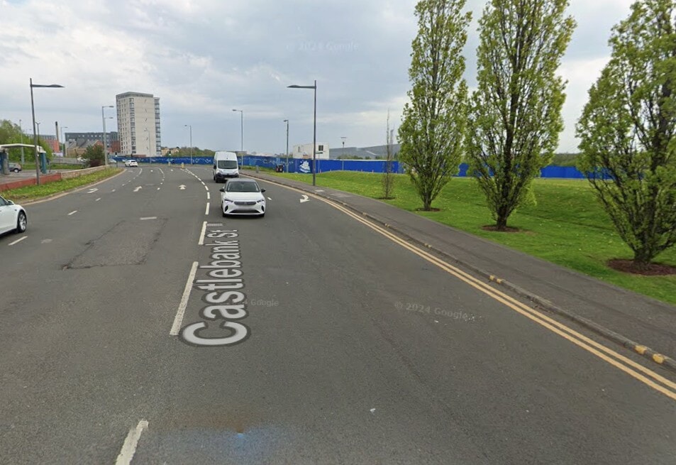 Road closed overnight in Glasgow and drivers urged to avoid area after crash