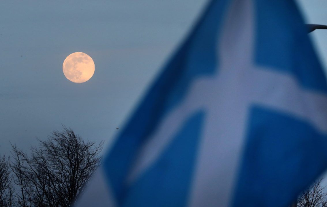 Political leaders condemn threats to workers removing flags for Christmas lights