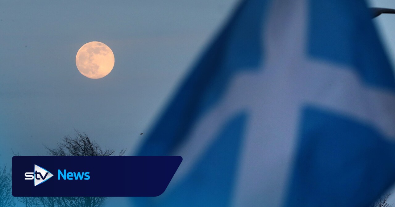 Political leaders condemn threats to workers removing flags for Christmas lights