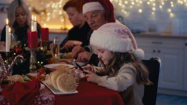 Nearly half of parents plan to allow smartphones at Christmas dinner table