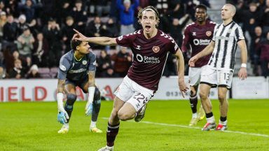 Hearts win with ten men again after beating St Mirren to retain six-point lead