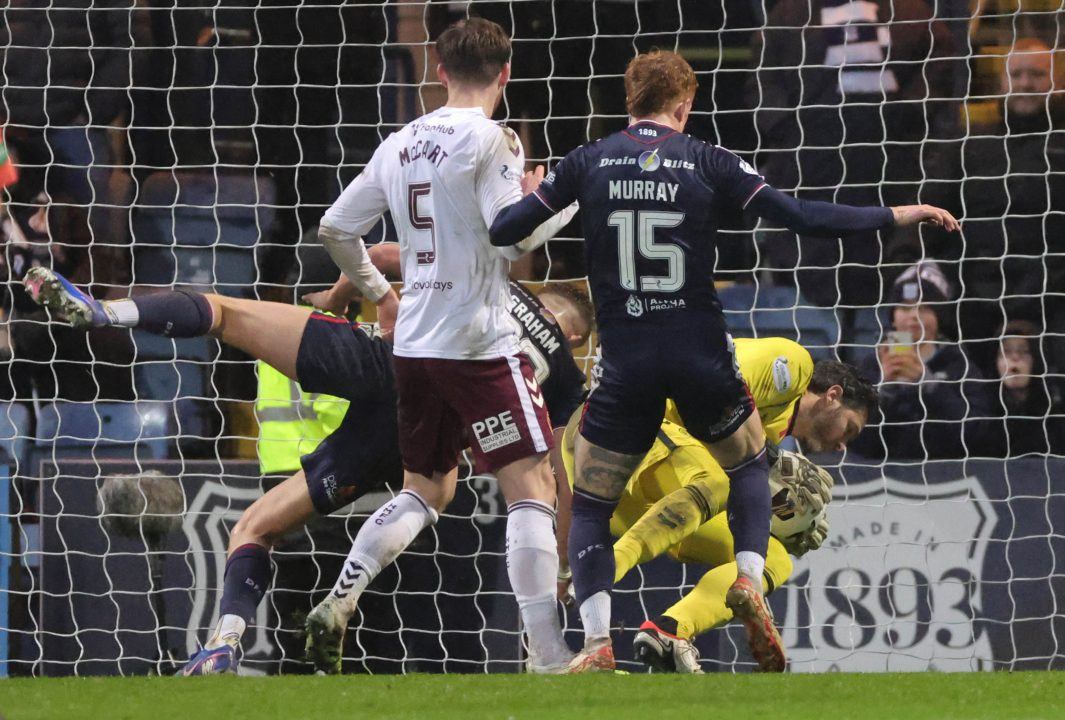 Craig Gordon the hero as 10-man Hearts hold off Dundee