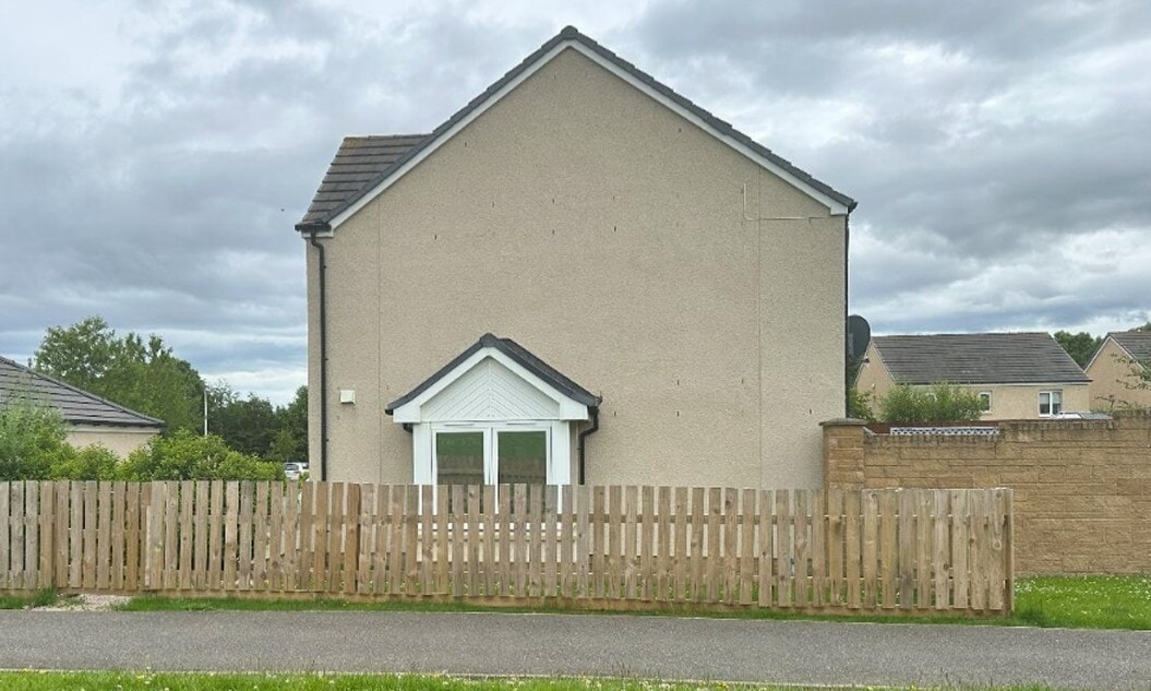 Family ordered to tear down fence installed without planning permission