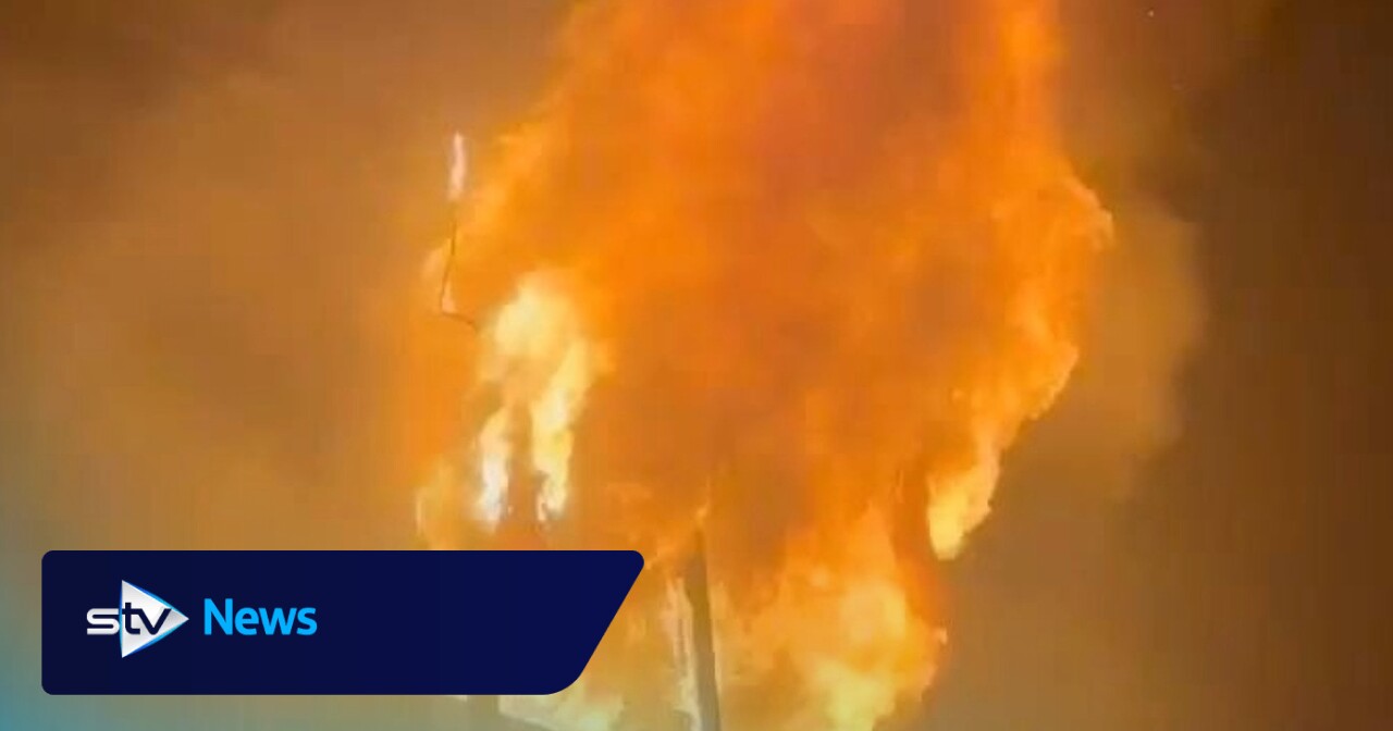 Fire crews battle late night blaze at house in Dunfermline | STV News