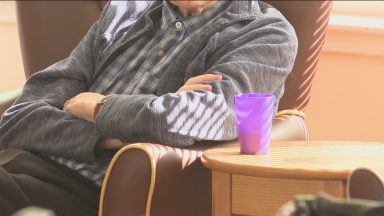 Delayed discharges costing NHS £440m a year, finds report