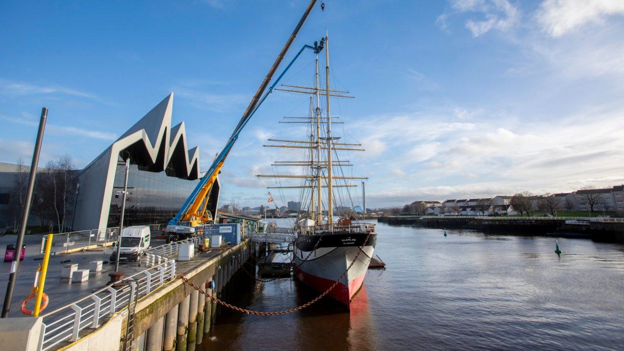 Glasgow’s Tall Ship Glenlee masts removed for first time in three decades