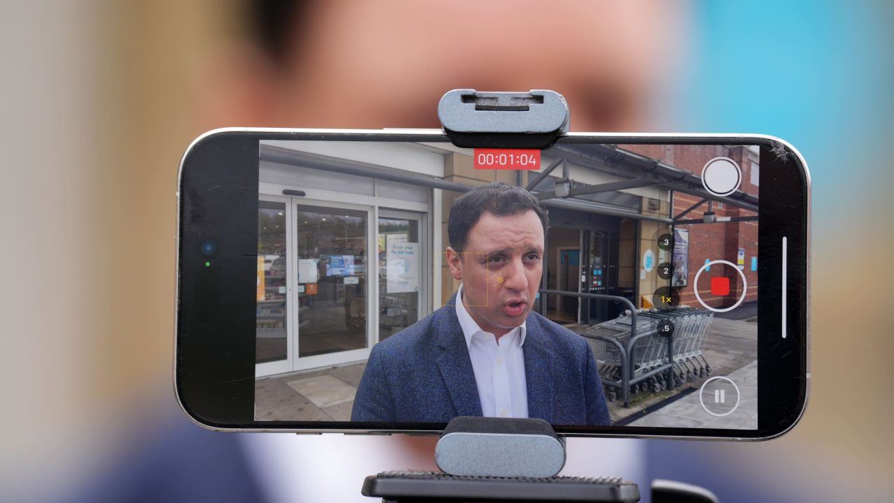 Sarwar calls for UK to ban social media for under-16s