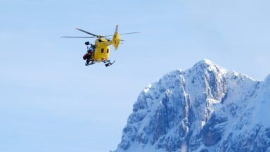 Lindsey Vonn thanks doctor who ‘saved my leg from being amputated’ after crash