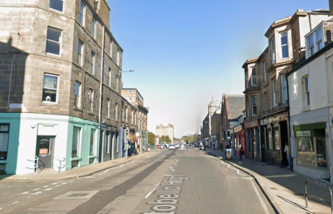 Hunt for woman who threatened Edinburgh shop worker before making off with cash