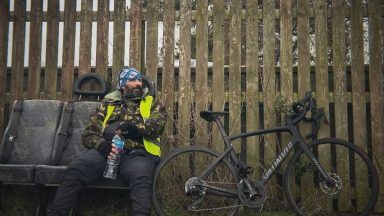 Ex-paratrooper thanks people of Aberdeenshire as charity cycle continues