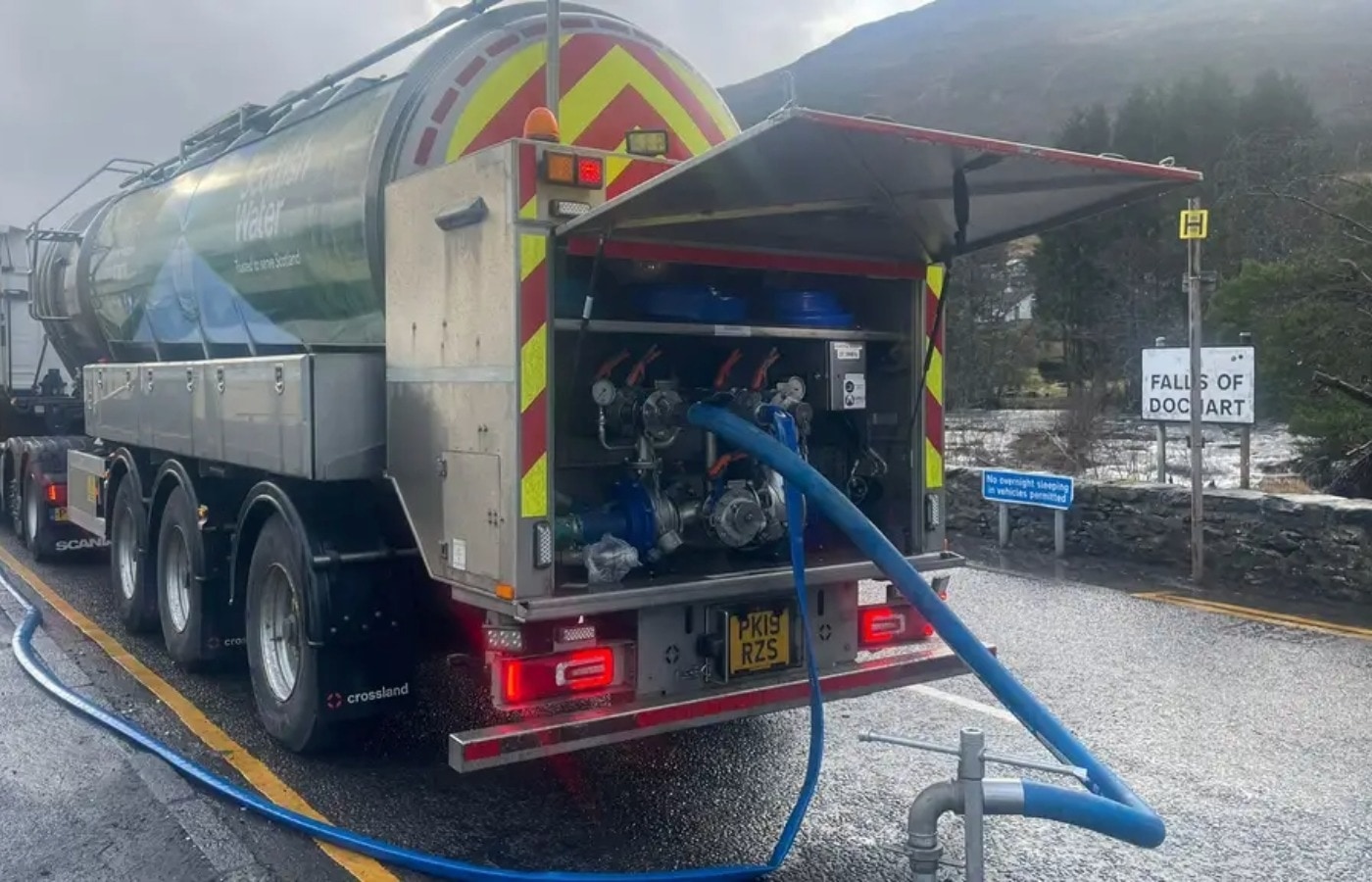 Clean-up attempts at Killin after a fuel spill into the River Dochart
