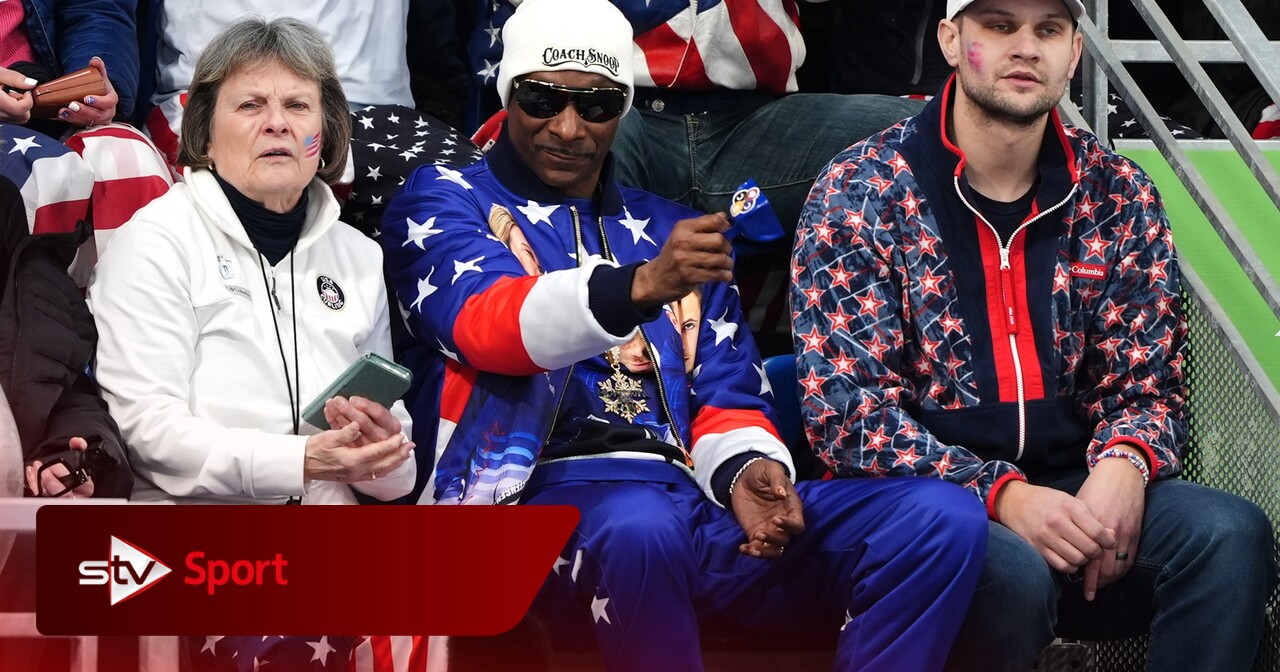Scottish Rapper Olympic curlers 'starstruck' after selfie with rapper Snoop Dog | STV News