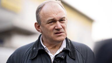 Davey joins Edinburgh beach clean as he demands improved sewage spill monitoring