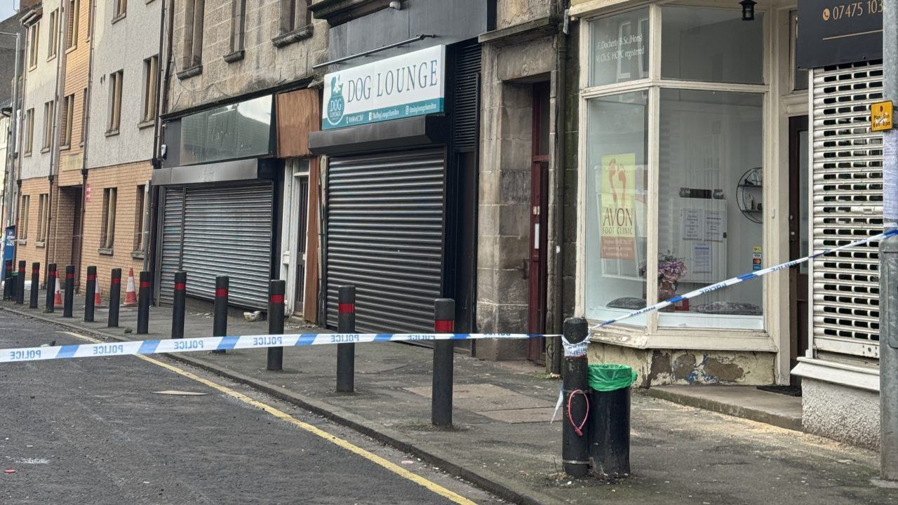 Evacuated residents unable to return home as ‘unsafe’ building in Hamilton fenced off