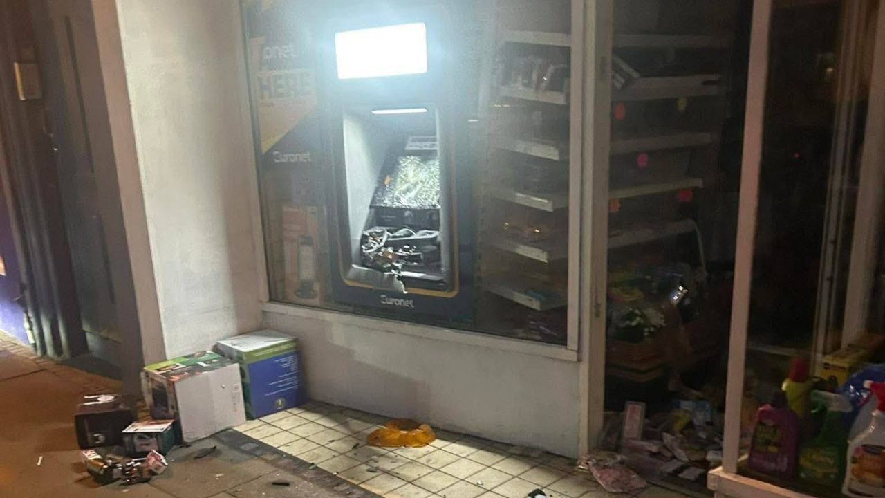 Manhunt launched after gang break into two Fife shops and attempt to steal ATM 