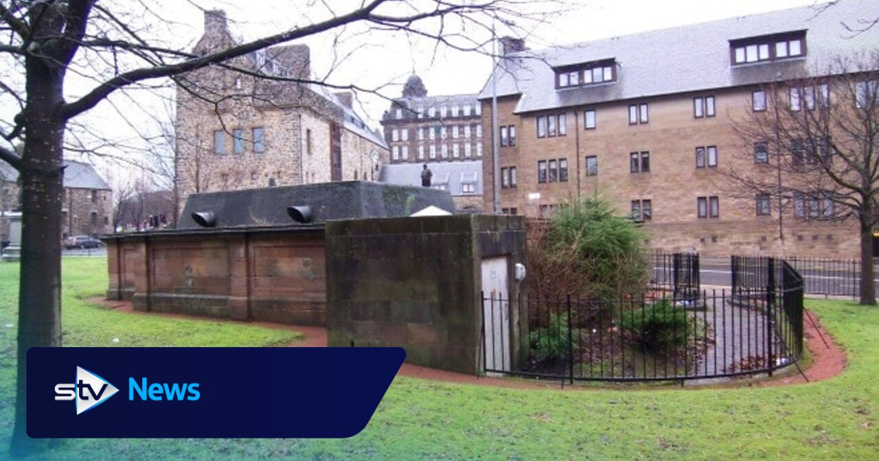 Former public toilets to be turned into windowless holiday let
