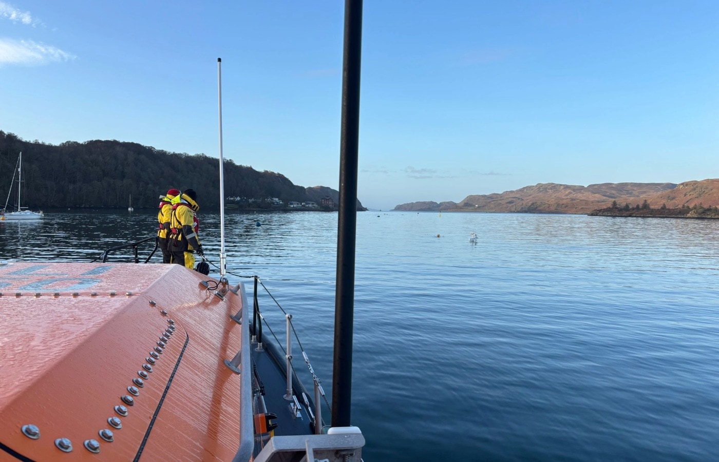 Work boat sinks off the coast of Oban.