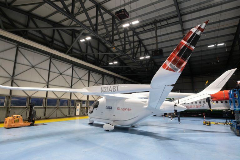 'Landmark day': First-ever Loganair electric flight in Scotland ...