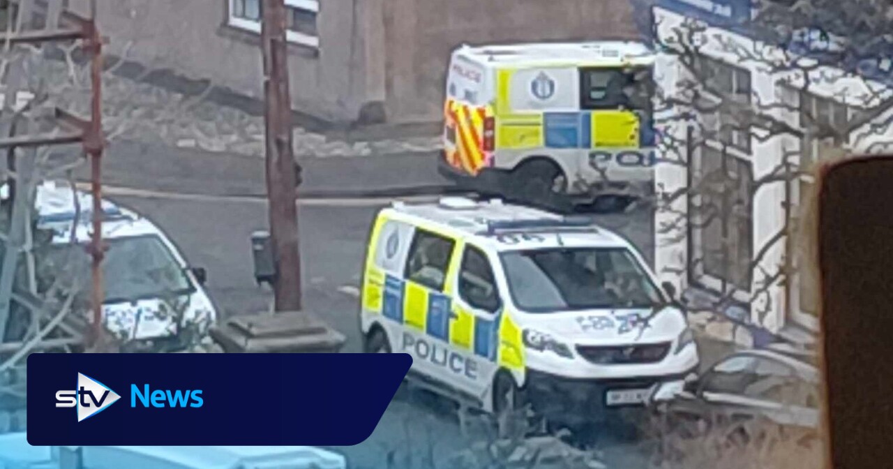 Man dies after early morning fire engulfs flat in Fife | STV News
