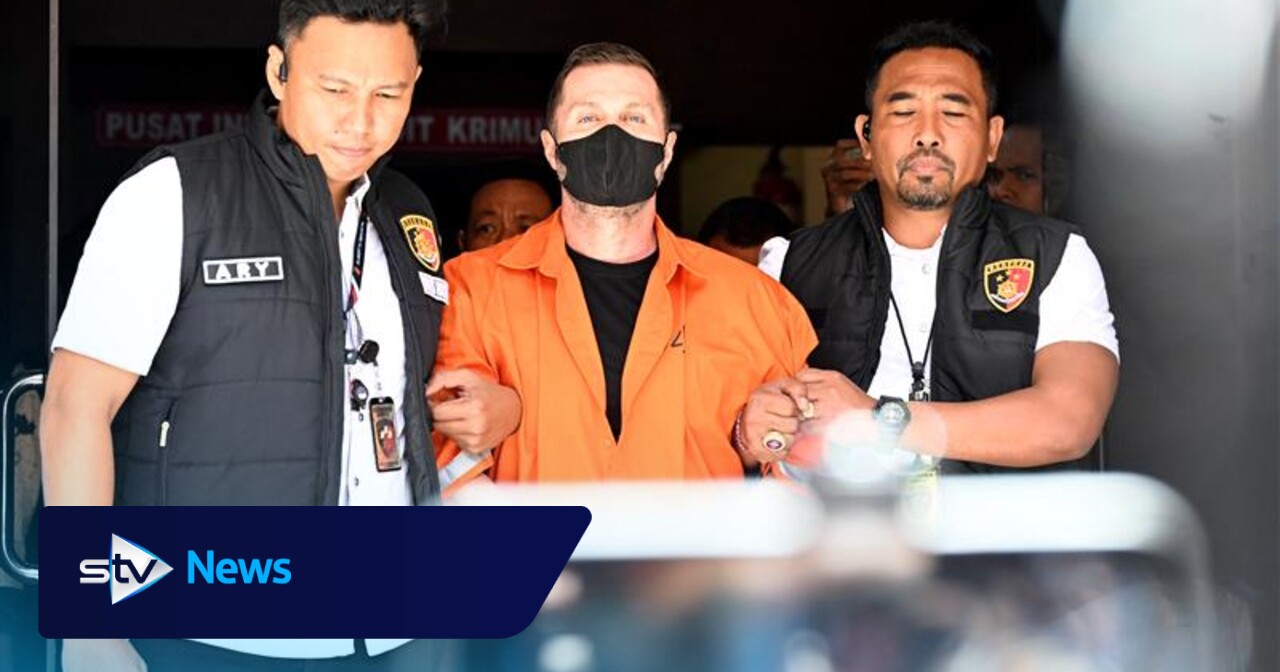 Scottish crime boss Steven Lyons pictured cuffed with cable ties in Bali