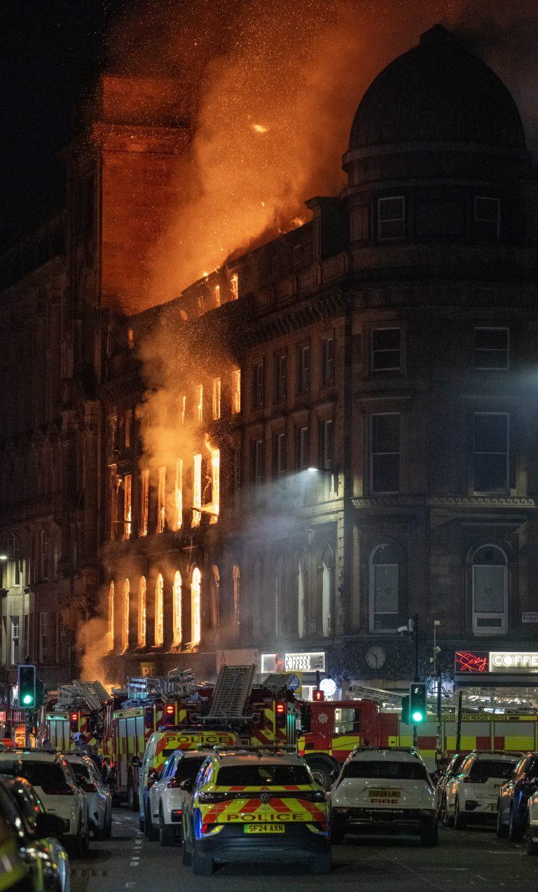 Glasgow Central Station closed after huge blaze as travel disruption to ...