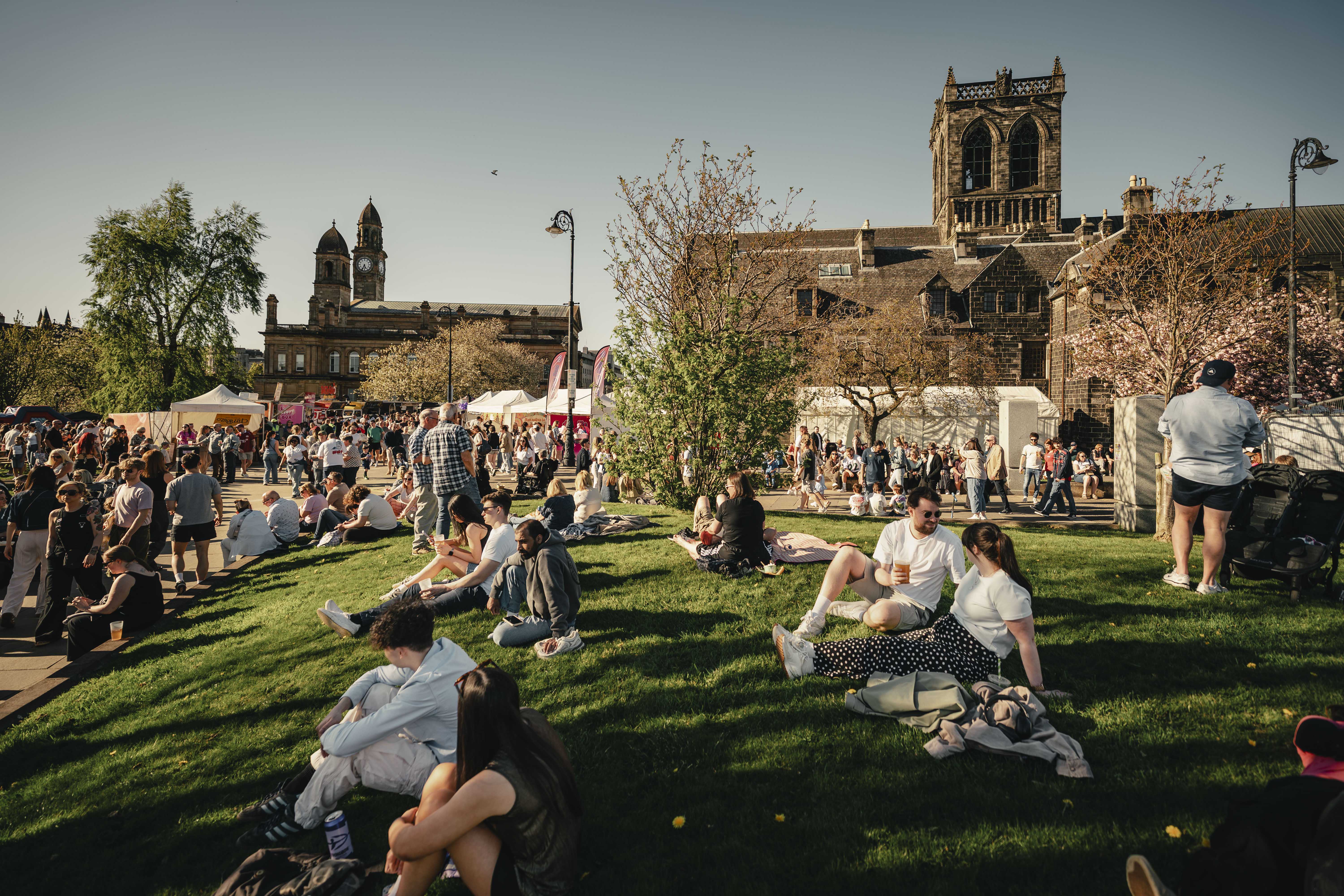 Thousands turned out in the warmth and sunshine on Friday as Paisley Food and Drink Festival got under way.