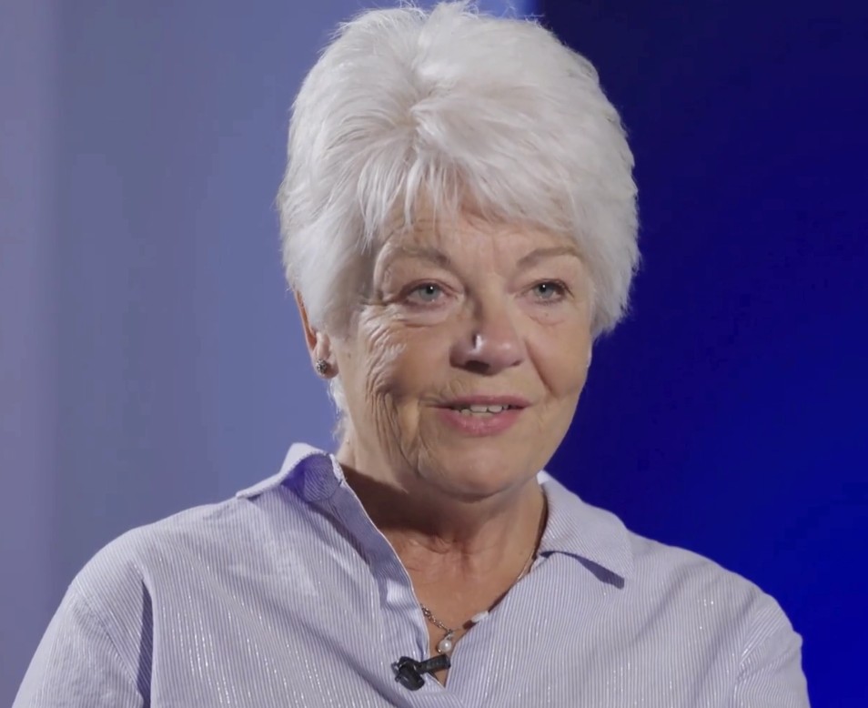 Lesslie Young is stepping down as chief executive of Epilepsy Scotland after 17 years