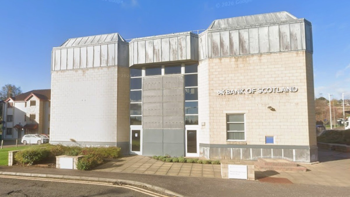 Former Dunfermline bank to be transformed into flats