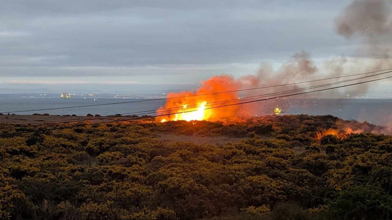 Crews Battle multiple Areas Of Grass And Gorse On Fire In Fife STV News