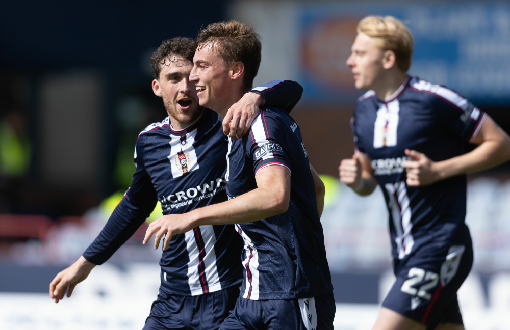Ryan Astley strikes late as Dundee edge victory over Aberdeen