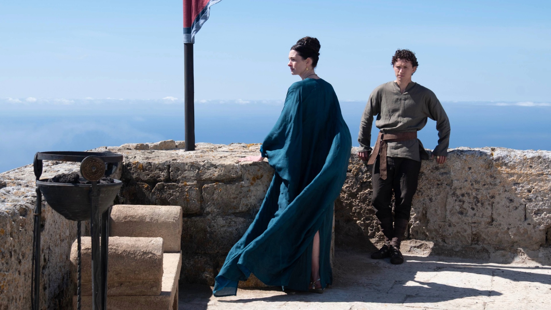 Anne Hathaway and Tom Holland will star in the movie