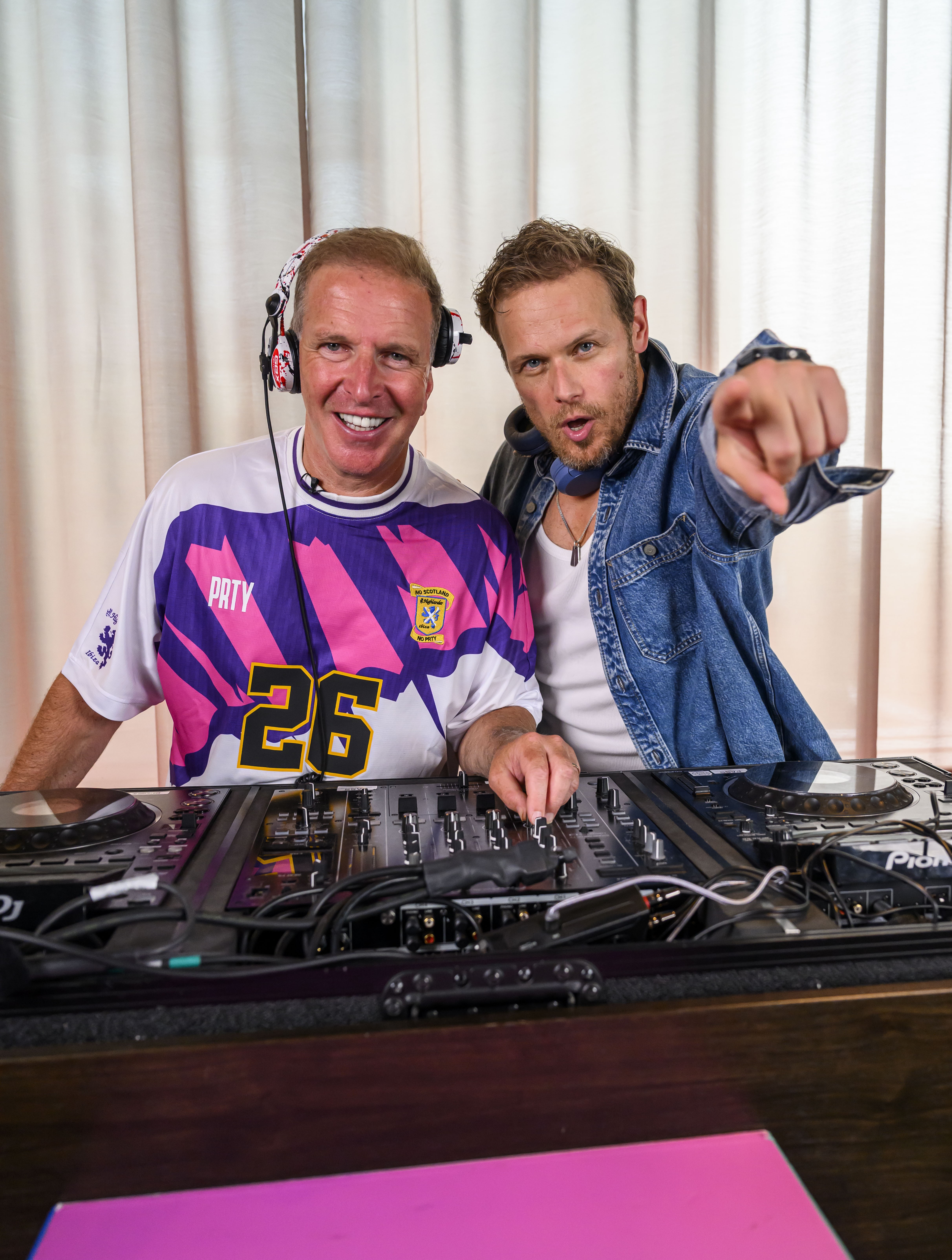 DJ George Bowie shows Outlander star Sam Heughan the ropes