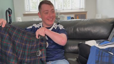 Scotland fan to bring Andy Goram’s France 98 kilt to World Cup before auctioning for charity
