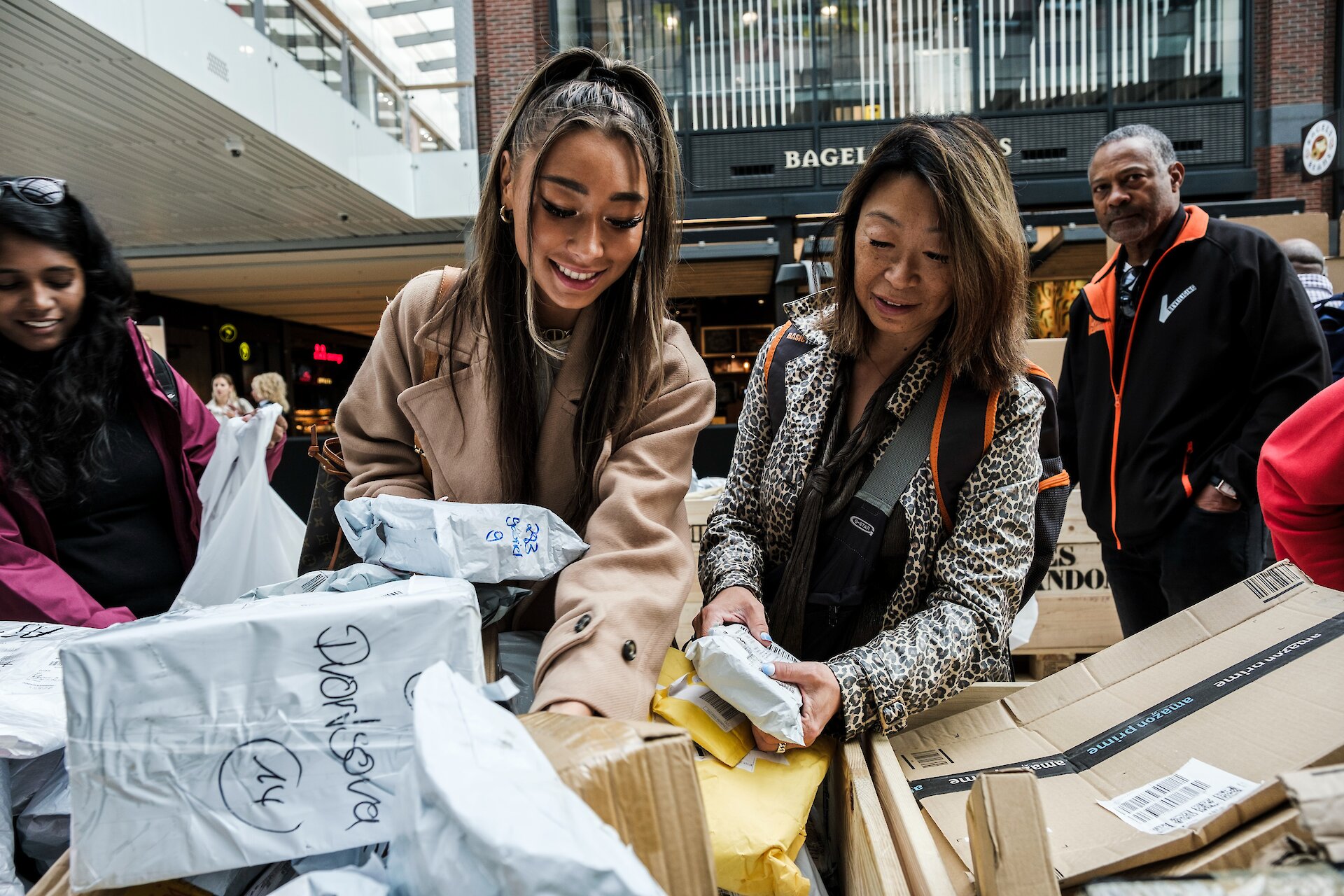 Pop up mystery parcel shop to arrive in Glasgow