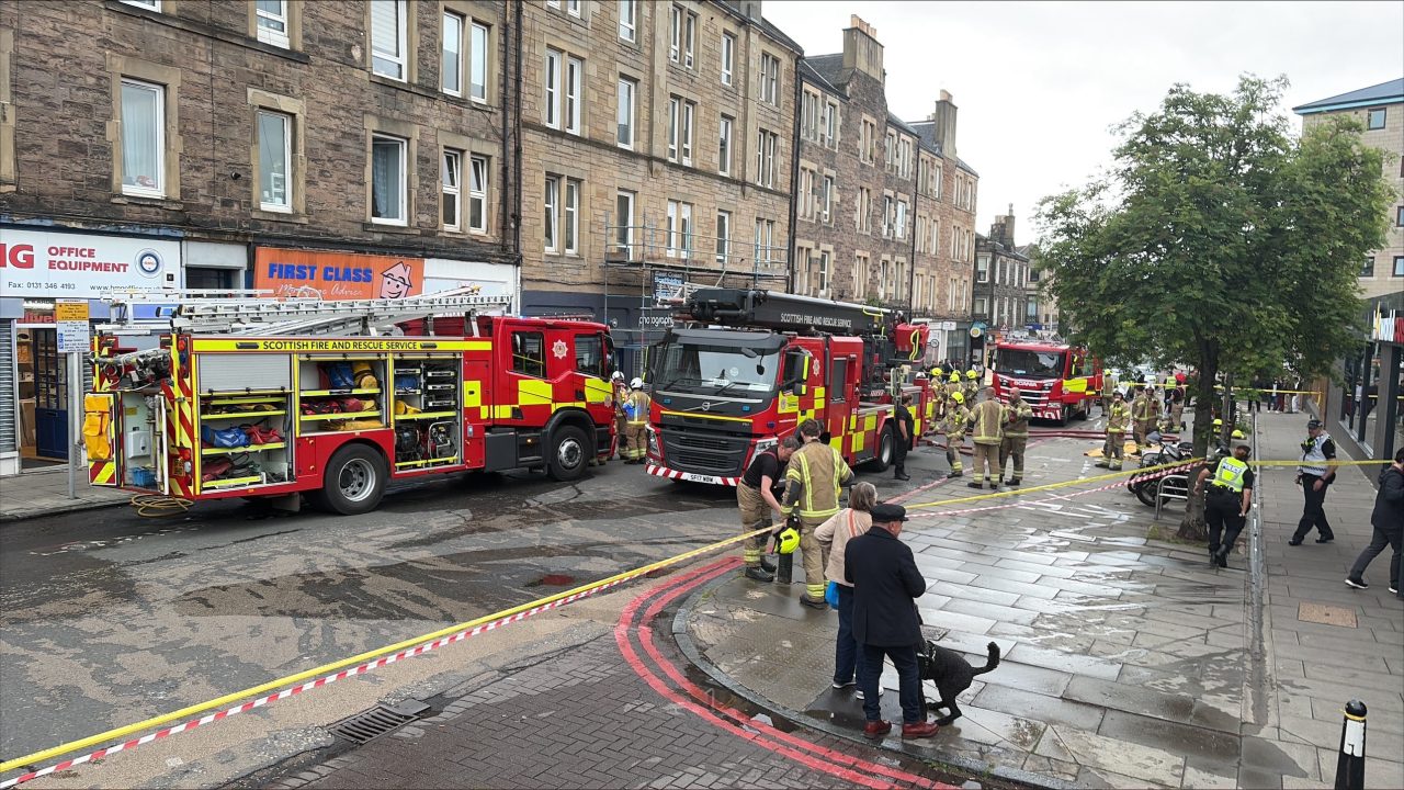 Firefighters extinguish blaze at shop