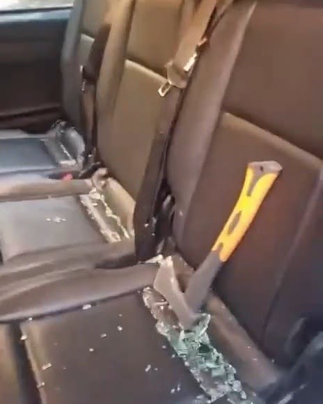 A taxi was vandalised at a Shell petrol station on Telford Road, Edinburgh