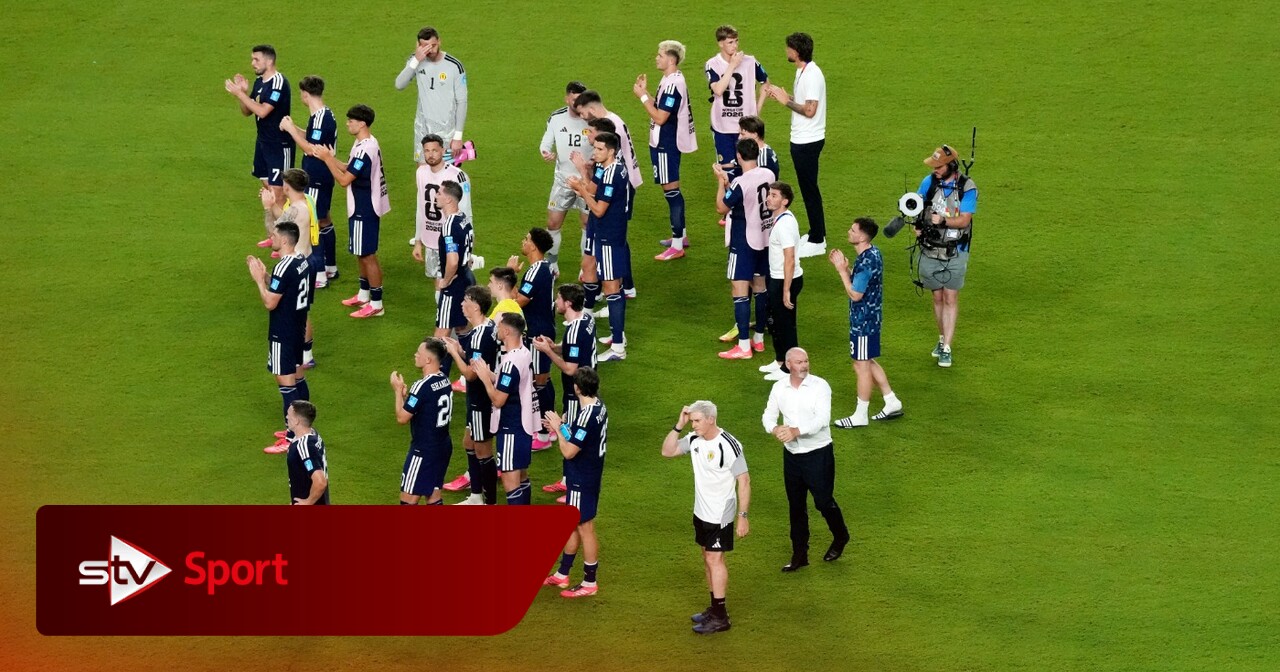 King spricht der schottischen Mannschaft nach ihrem Ausscheiden bei der ...