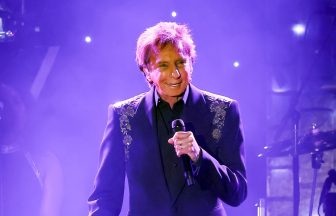 Barry Manilow arrives in Glasgow to kick off ‘last last tour’