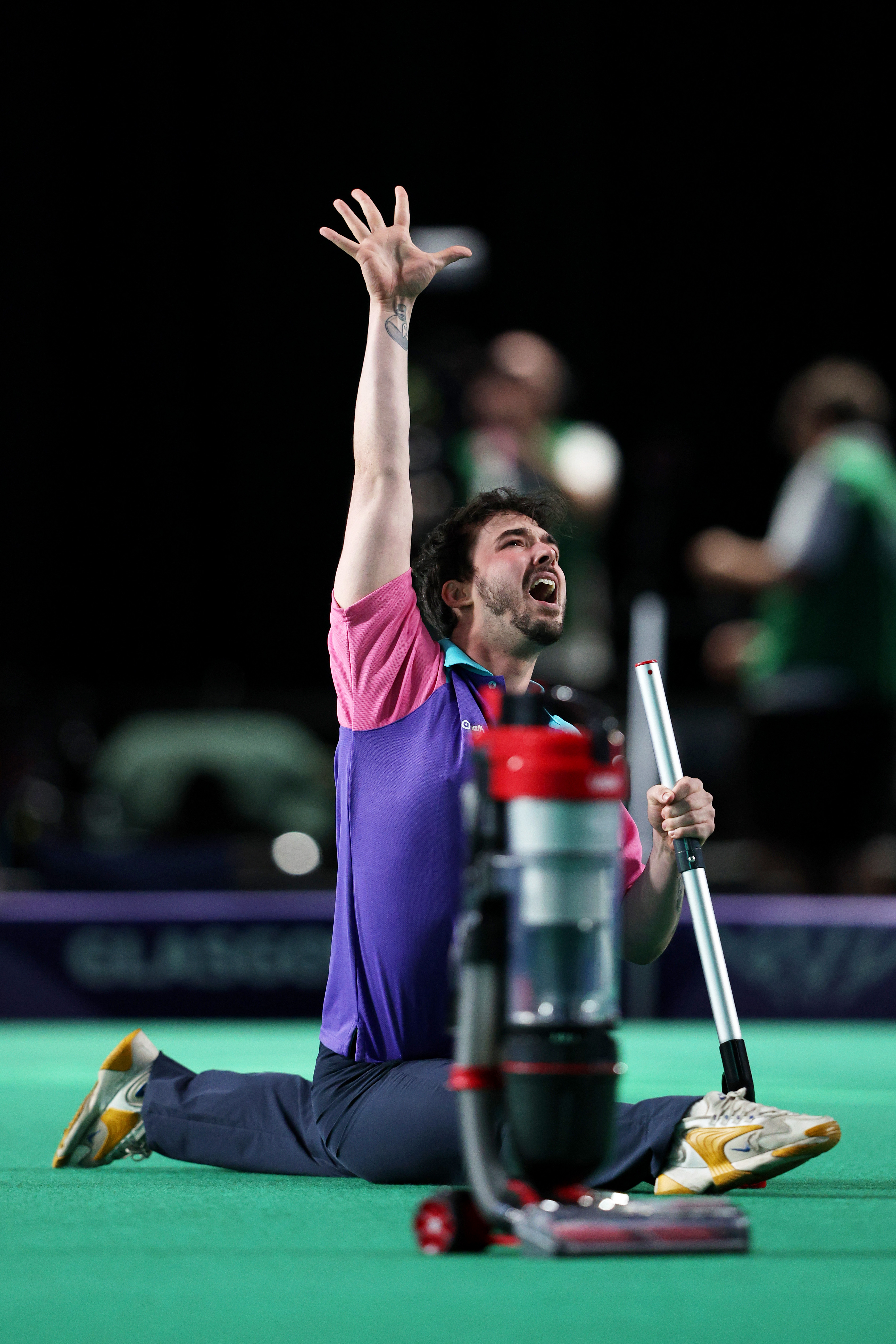 CJ Miller performs as the green is cleaned on day four of the Glasgow 2026 Commonwealth Games.