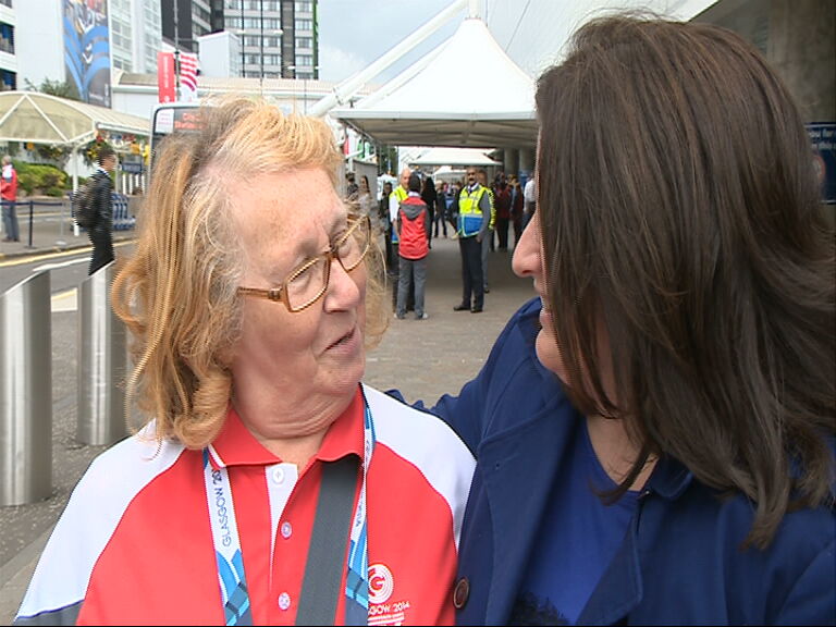 Elizabeth became in the unofficial Commonwealth Games 'hugger' in 2014