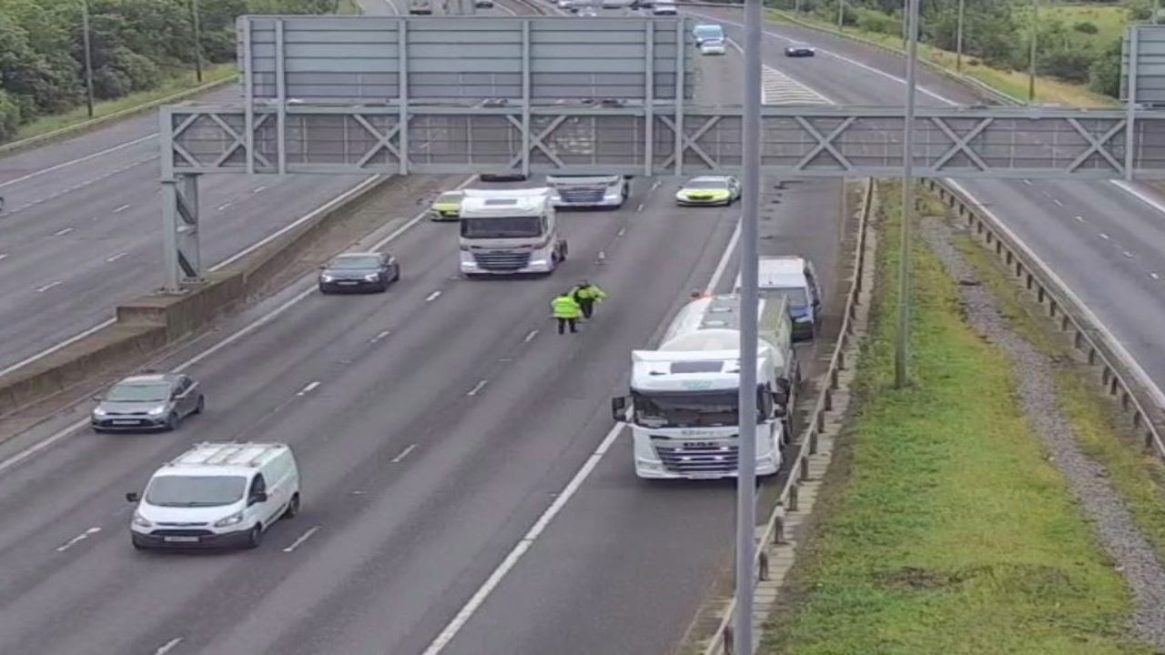 Lorry needing tyre changed closes lane on busy M74