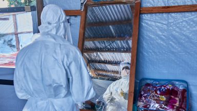 Ebola deaths in Congo top 500 as health workers threaten to strike
