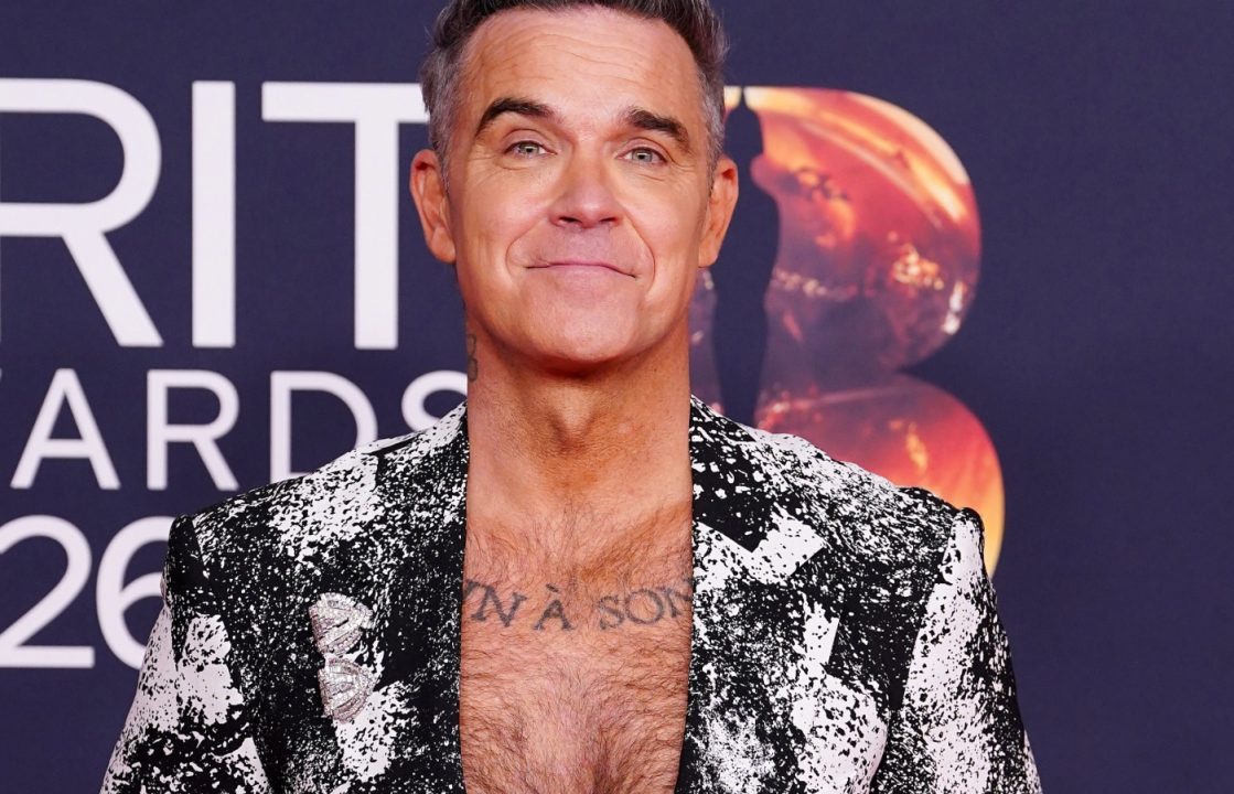 Robbie Williams pokes fun at ‘deeply unprofessional’ blunder in World Cup show