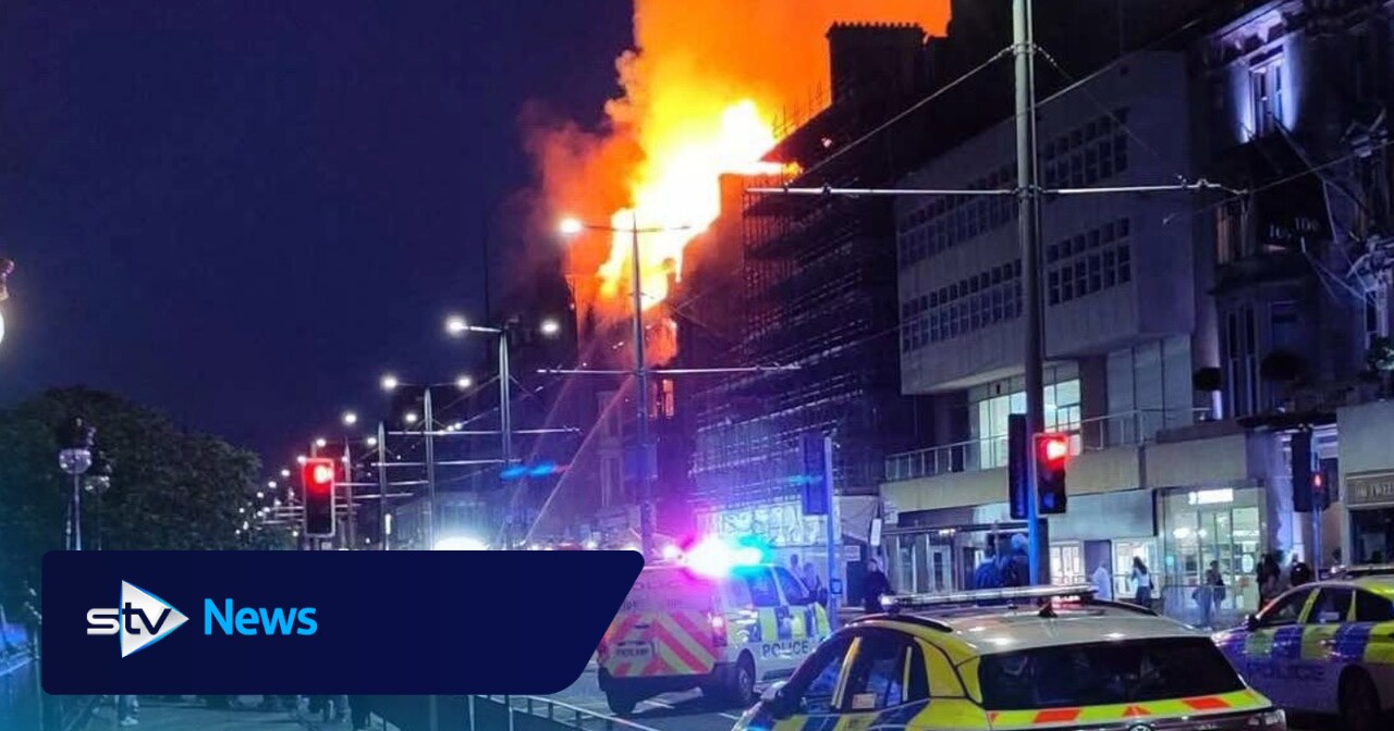 Fire crews battle overnight blaze on Edinburgh's Princes Street | STV News