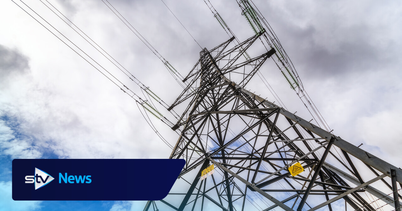 Piloncs Households near new and upgraded pylons to get £2,500 off electricity ...